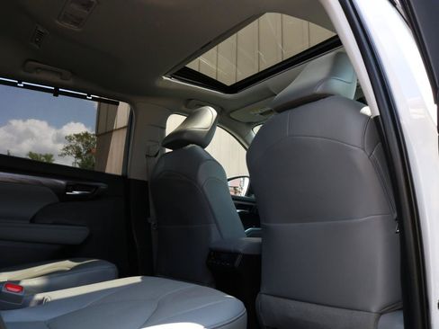 Used 2021 Toyota Highlander Limited AWD/4WD image 46