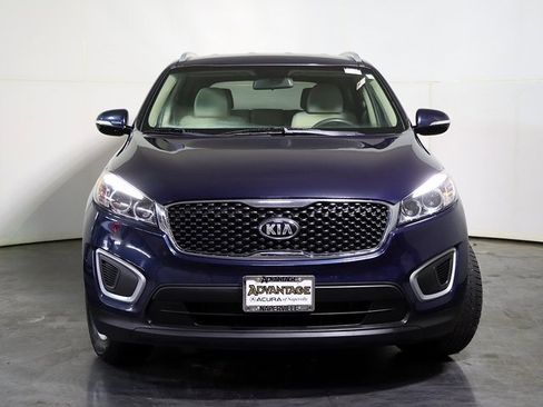 Used 2018 Kia Sorento LX image 9