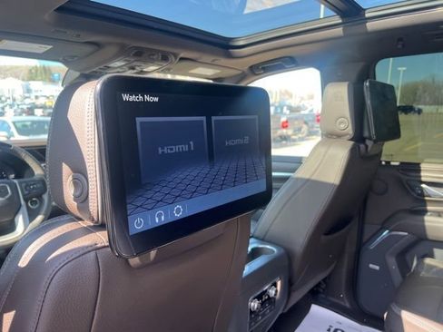 Used 2024 GMC Yukon XL Denali w/ Advanced Technology Package image 18