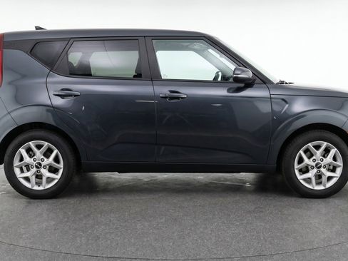 Used 2025 Kia Soul LX w/ LX Technology Package FWD image 11