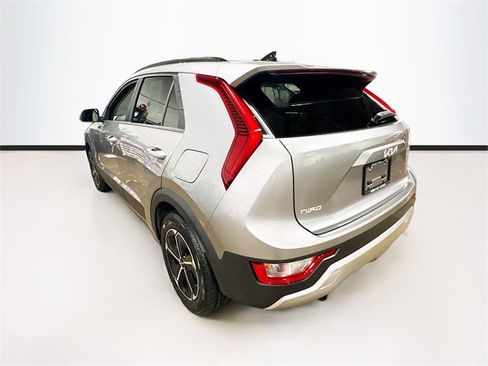 Used 2023 Kia Niro EX image 5