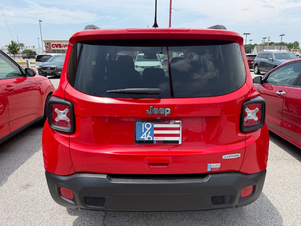 Used 2018 Jeep Renegade Latitude FWD image 13
