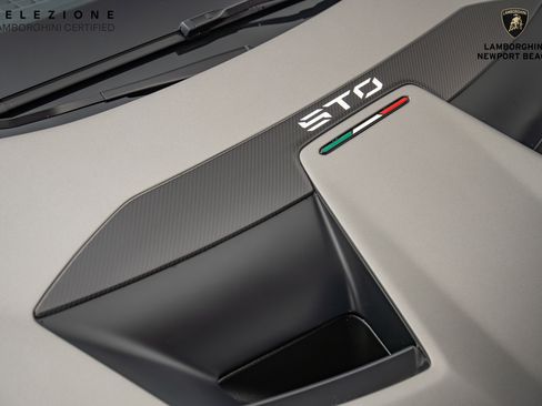 Used 2023 Lamborghini Huracan STO image 3