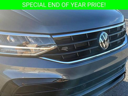 Used 2023 Volkswagen Tiguan SE R-Line image 32