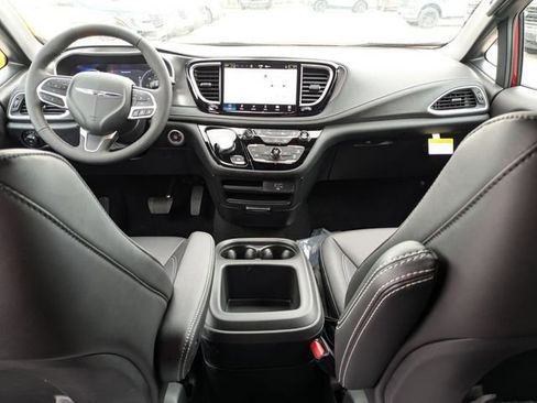 New 2026 Chrysler Pacifica Select image 25