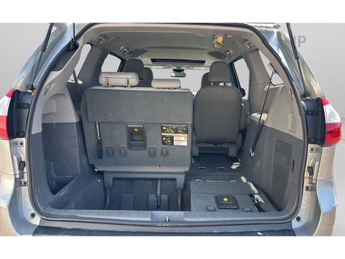 Used 2019 Toyota Sienna XLE w/ XLE Navigation Package AWD/4WD image 14