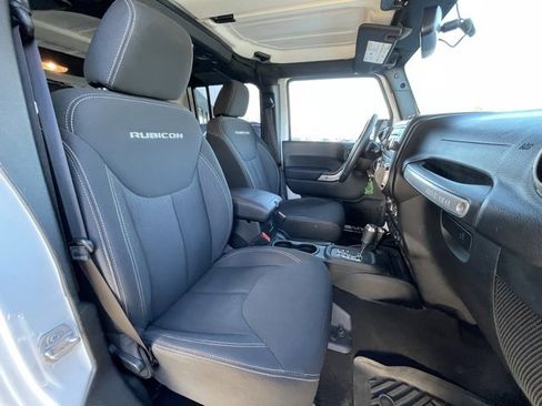 Used 2017 Jeep Wrangler Unlimited Rubicon w/ Connectivity Group image 25