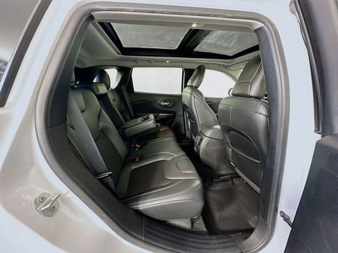 Used 2020 Jeep Cherokee Latitude Plus image 27