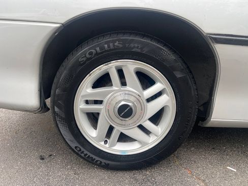 Used 1995 Chevrolet Camaro LT RWD image 32