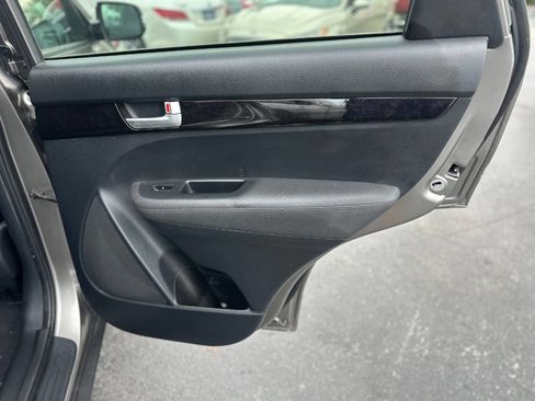 Used 2015 Kia Sorento LX image 28