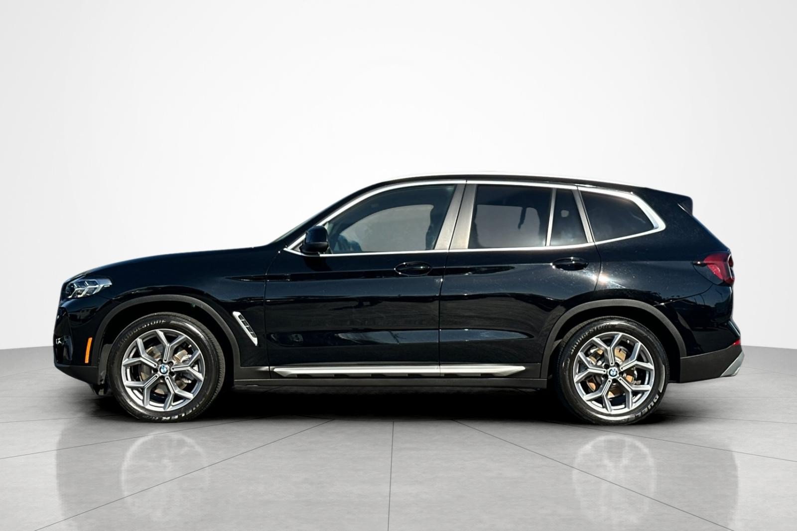 Used 2024 BMW X3 sDrive30i w/ Convenience Package RWD image 2