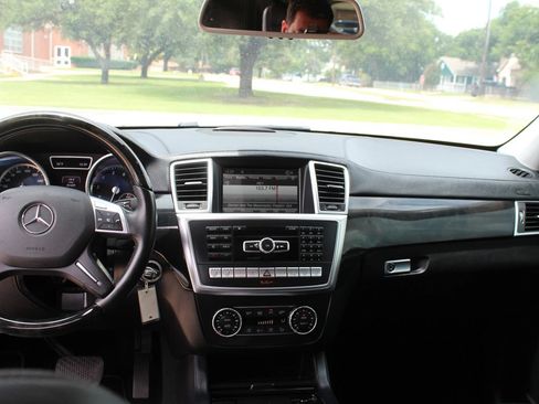 Used 2014 Mercedes-Benz GL 550 4MATIC w/ Driver Assistance Package image 21