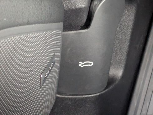 Used 2024 Porsche Cayenne AWD/4WD image 32
