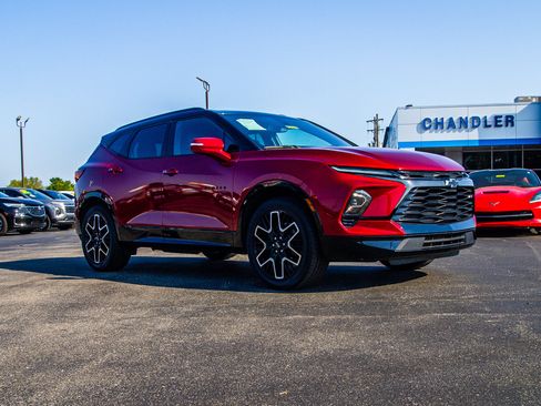 Used 2023 Chevrolet Blazer RS w/ Enhanced Convenience Package FWD image 9