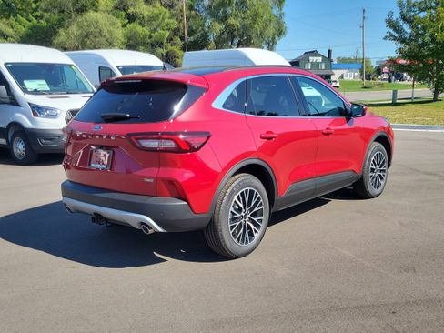 New 2026 Ford Escape SE w/ Class II Trailer Tow Package FWD image 3