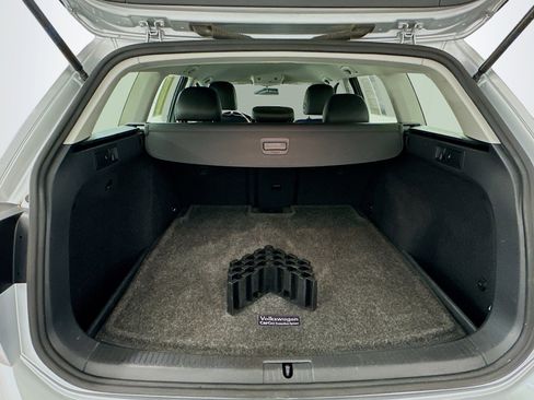 Used 2017 Volkswagen Golf S image 29