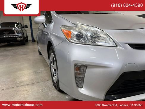 Used 2013 Toyota Prius Four w/ Deluxe Solar Roof Pkg FWD image 13
