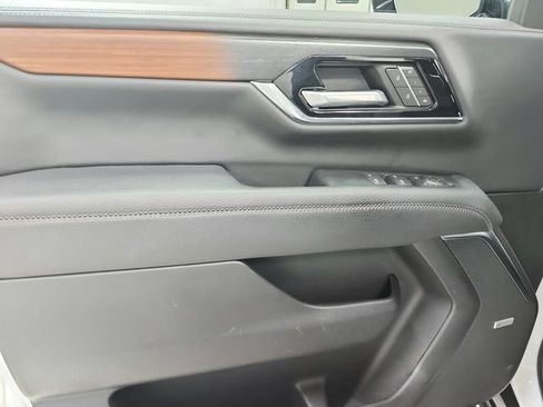 Used 2025 GMC Yukon XL Denali AWD/4WD image 40