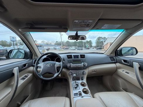 Used 2010 Toyota Highlander SE image 11