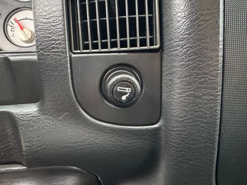 Used 2004 Dodge Ram 1500 Truck ST image 17