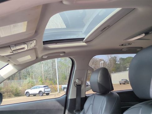 Used 2020 Kia Telluride S w/ S 8 Passenger Seating Package image 12