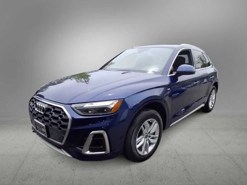 Certified 2023 Audi Q5 2.0T Premium w/ Convenience Package AWD/4WD image 4