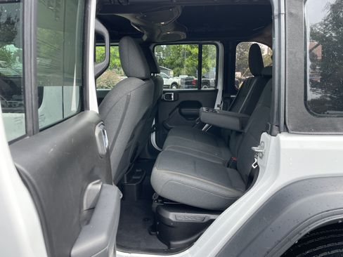 Used 2024 Jeep Wrangler Unlimited w/ Convenience Group AWD/4WD image 25