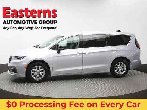Used 2024 Chrysler Pacifica Touring-L FWD image 60