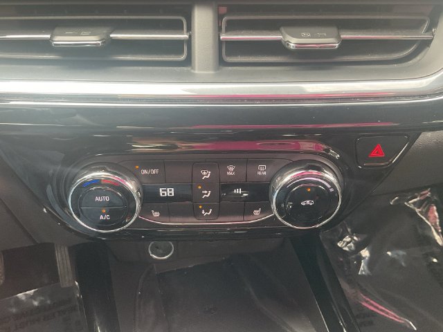 Certified 2025 Chevrolet Trax RS w/ Sunroof Package FWD image 17