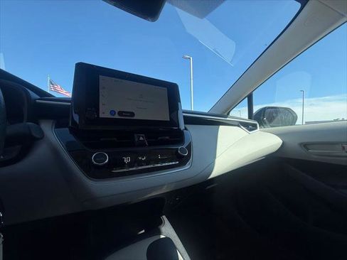 Used 2023 Toyota Corolla LE FWD image 9