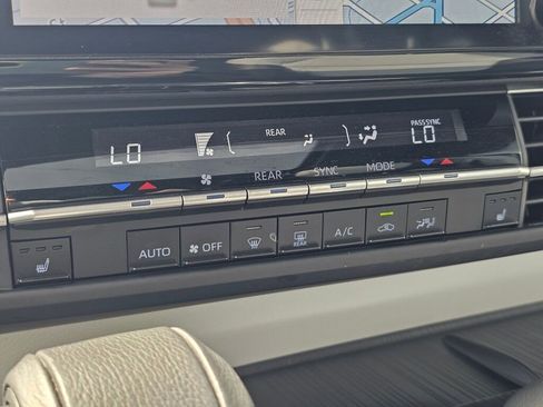 Used 2024 Toyota Sienna XSE FWD image 31