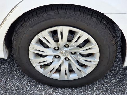Used 2012 Toyota Camry LE FWD image 28