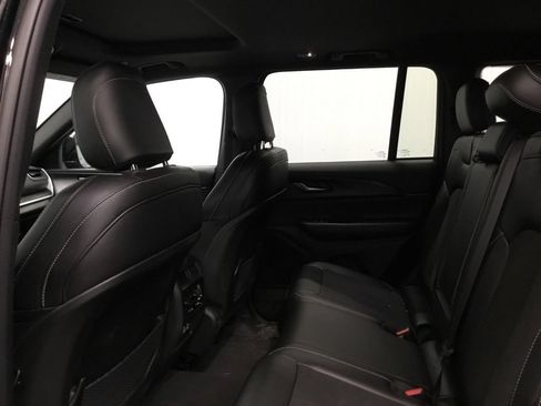 Used 2024 Jeep Grand Cherokee Altitude AWD/4WD image 12