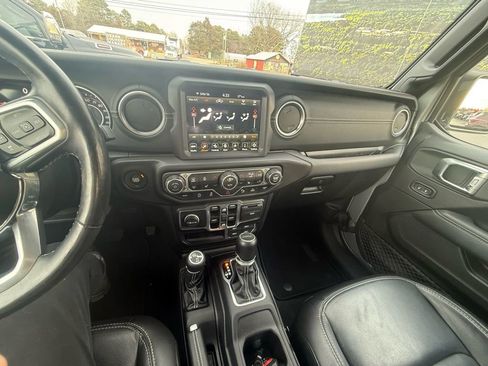 Used 2020 Jeep Gladiator Overland image 18