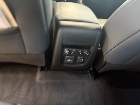 Used 2024 Buick Enclave Premium image 17