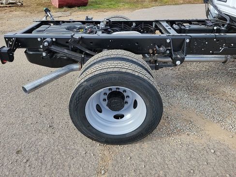 New 2026 Ford F550 4x4 Crew Cab image 7