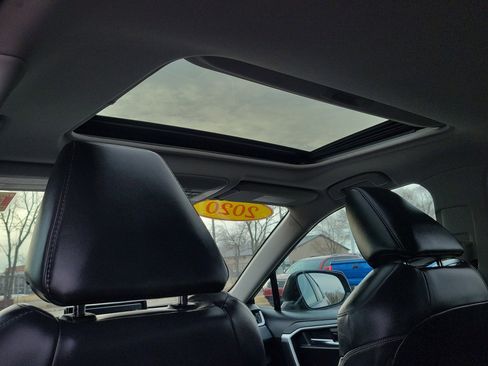 Used 2020 Toyota RAV4 XLE Premium image 11