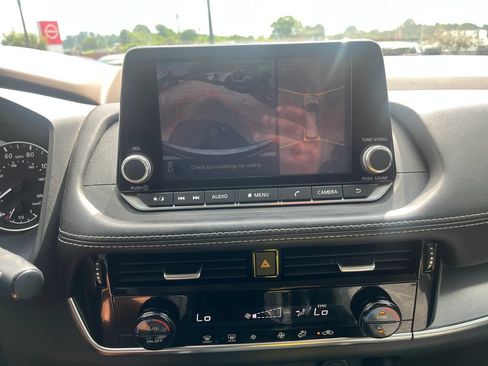 Used 2021 Nissan Rogue SV AWD/4WD image 18