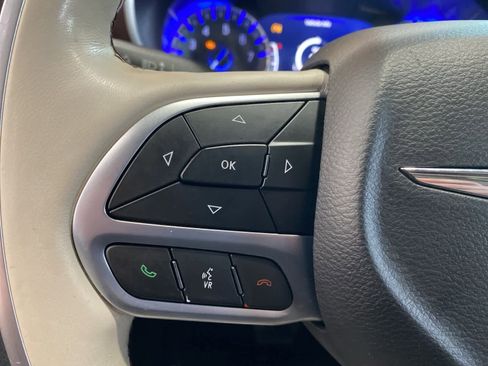 Used 2020 Chrysler Pacifica Limited image 22