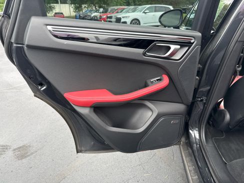 Used 2021 Porsche Macan S AWD/4WD image 15