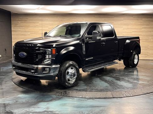 Used 2022 Ford F350 Lariat w/ Lariat Value Package AWD/4WD image 4