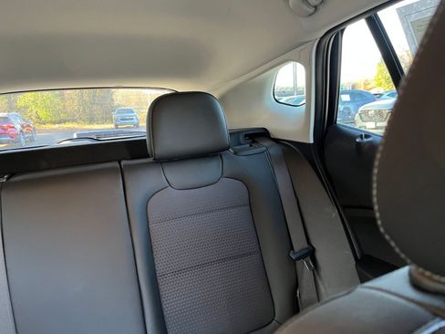 Used 2025 Chevrolet Trax LT w/ LT Convenience Package image 35