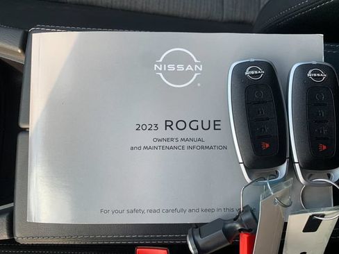 Used 2023 Nissan Rogue SV AWD/4WD image 9