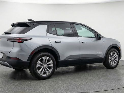 Used 2025 Chevrolet Equinox LT image 9