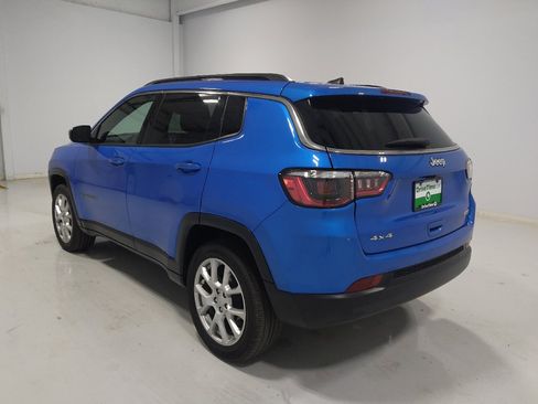 Used 2023 Jeep Compass Latitude AWD/4WD image 5