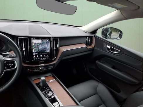 Used 2023 Volvo XC60 B5 Plus w/ Climate Package AWD/4WD image 19