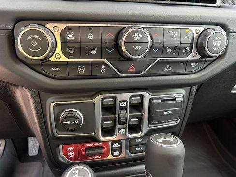 New 2026 Jeep Wrangler Unlimited Rubicon AWD/4WD image 15