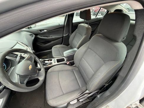 Used 2017 Chevrolet Cruze LS FWD image 5