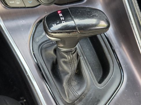 Used 2015 Dodge Challenger SXT image 15