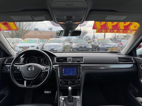 Used 2017 Volkswagen Passat 1.8T SEL Premium image 12